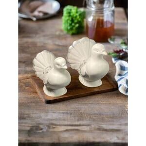 Ceramic White Doves Salt and Pepper Shaker Temple Treasures F.N. Kistner Co 9582